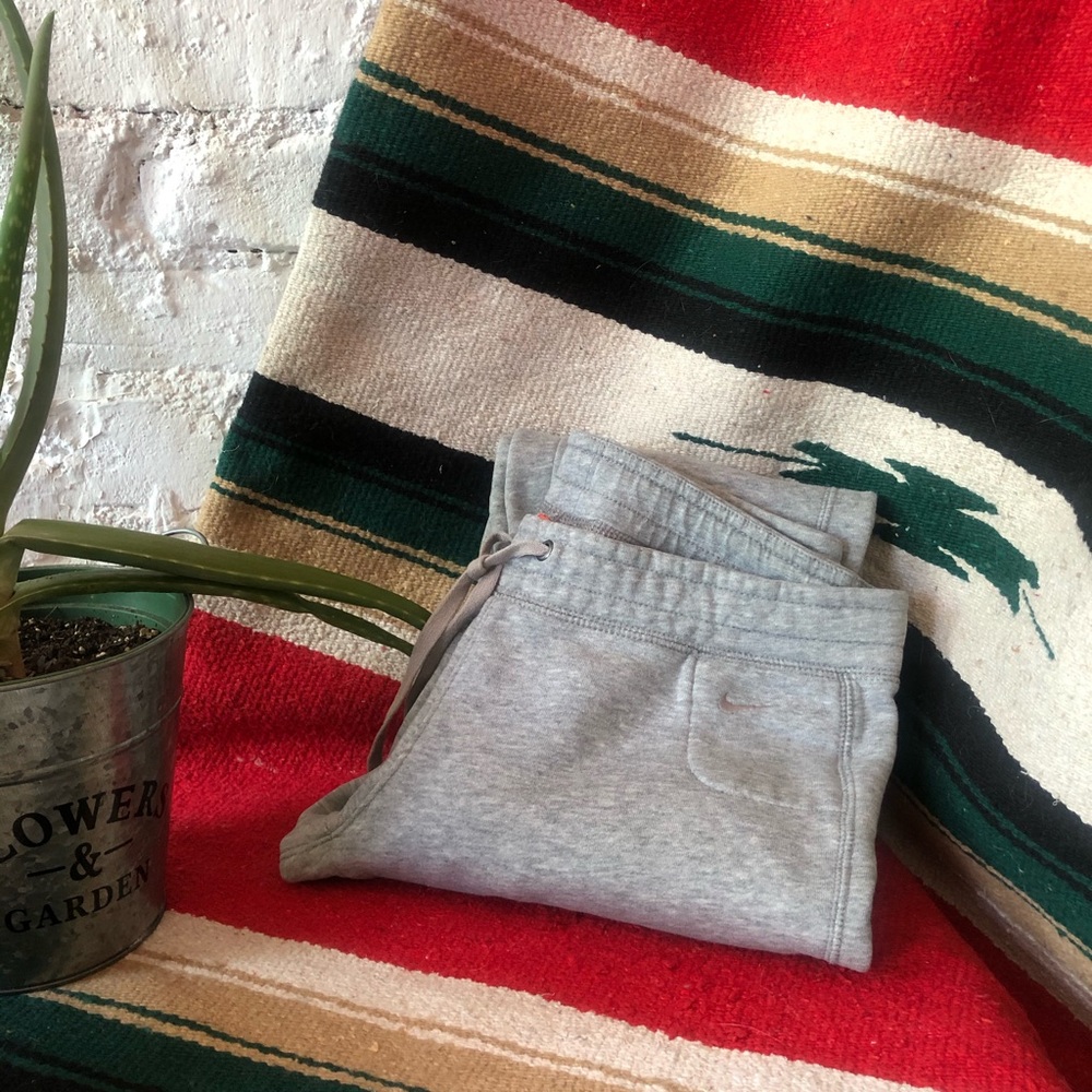 Low cut heather grey NIKE sweatpants -size S (4-6)